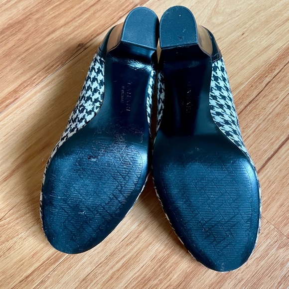 TAHARI 'LUCY' HOUNDSTOOTH B&W PATENT PUMPS EUC - Picture 11 of 13